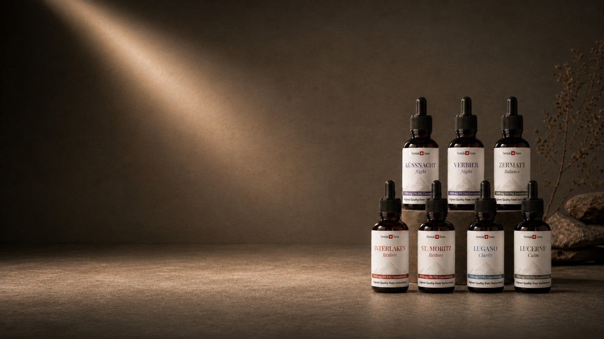 Coleção de óleo CBD suíço da Fórmula com sete garrafas de conta-gotas âmbar dispostas em um estúdio premium.