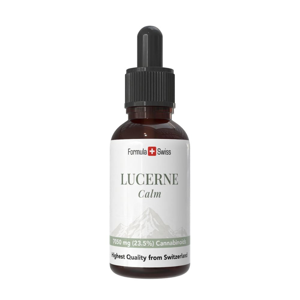 Frasco de Lucerne Calm com a marca Formula Swiss sobre fundo branco